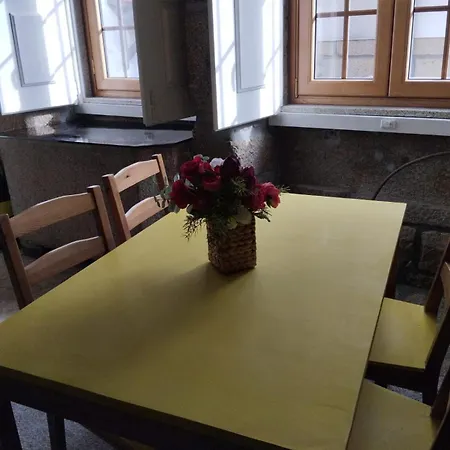 Casa Dos Livros - * Vila Nova de Tazem