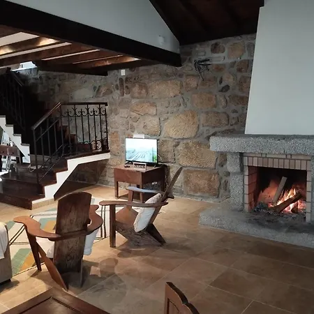 Casa Dos Livros - Vila Nova de Tazem