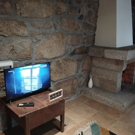 Casa Dos Livros - Vila Nova de Tazem