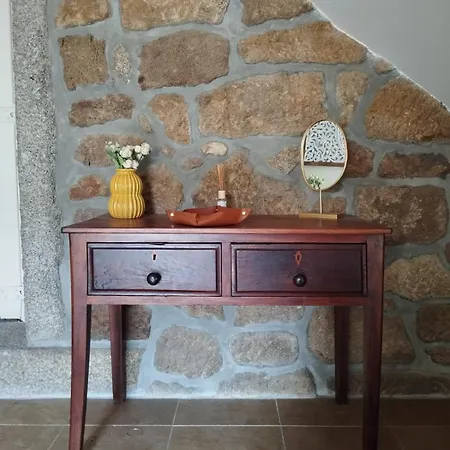 Casa Dos Livros - * Vila Nova de Tazem