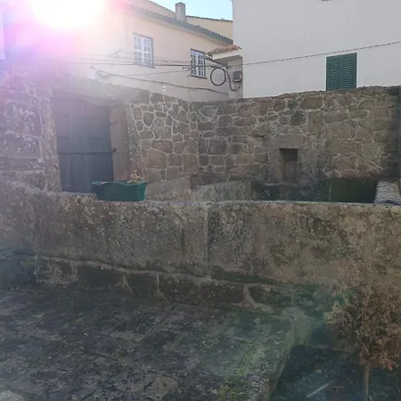 Casa Dos Livros - * Vila Nova de Tazem